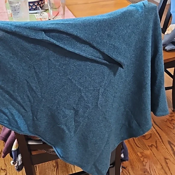 Cashmere Collection Poncho - Picture 2 of 6